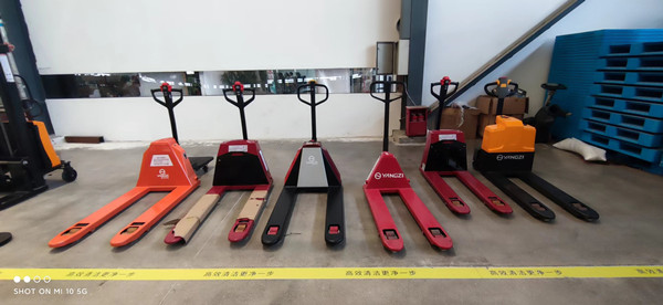 你了解手動液壓堆高車的功能嗎? 你了解手動液壓堆高車的功能嗎?