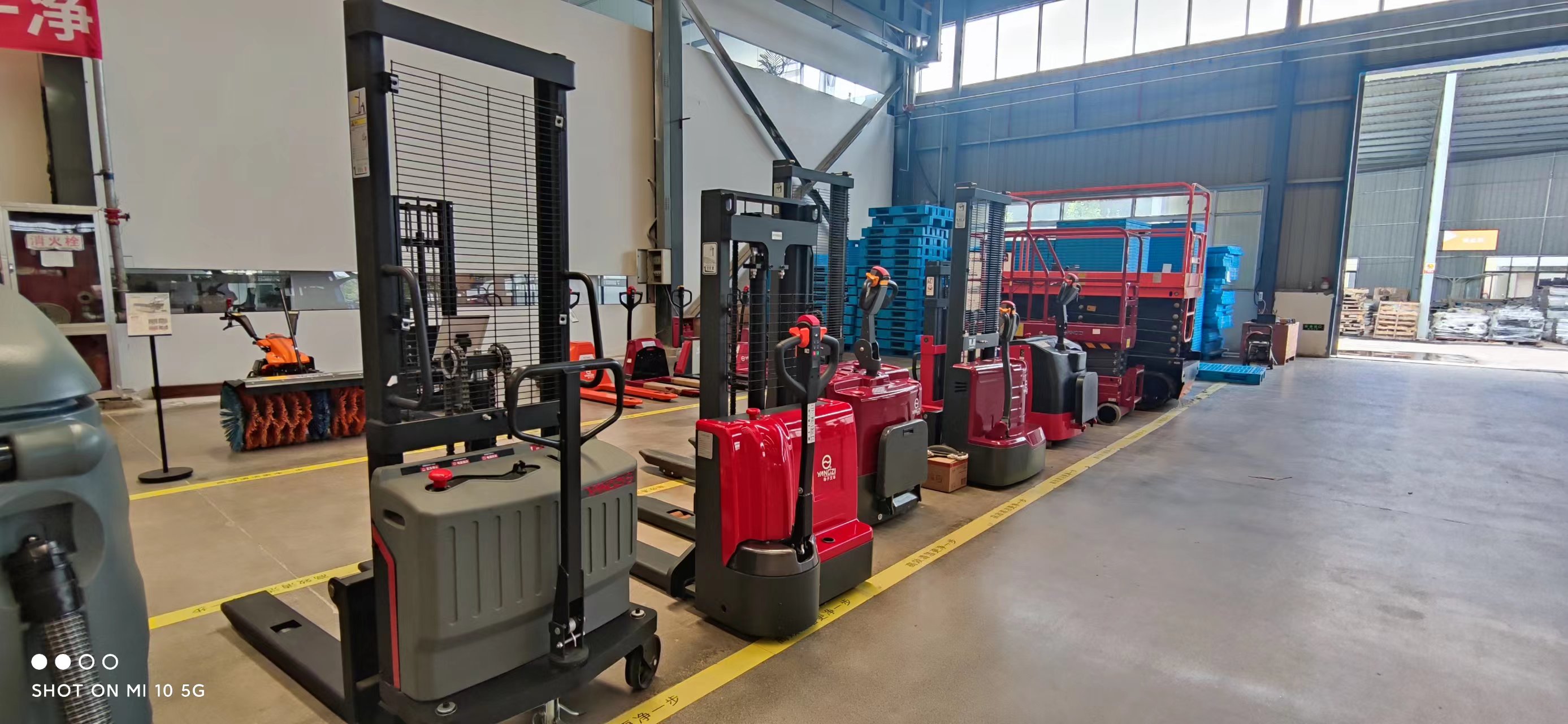 揚子堆高車教你堆垛機漏油怎么處理 揚子堆高車教你堆垛機漏油怎么處理